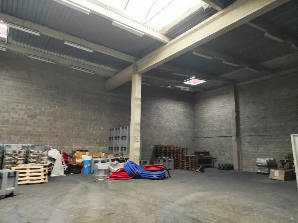 Location Entrepôt 446 m² - Photo 1