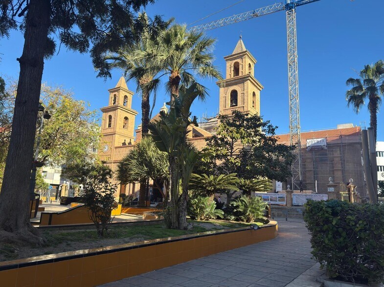 Constitucion de, 7, Torrevieja, Alicante for sale - Building Photo - Image 2 of 24