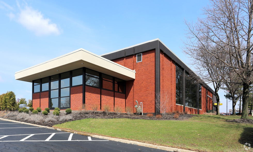 500 Wolf Ledges Pky, Akron, OH for sale - Building Photo - Image 1 of 1