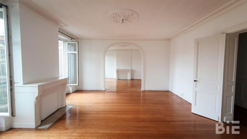 Office in Bordeaux to rent - Interior Photo - Image 2 of 11