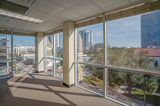 250 N Orange Ave, Orlando, FL for rent Building Photo- Image 1 of 2