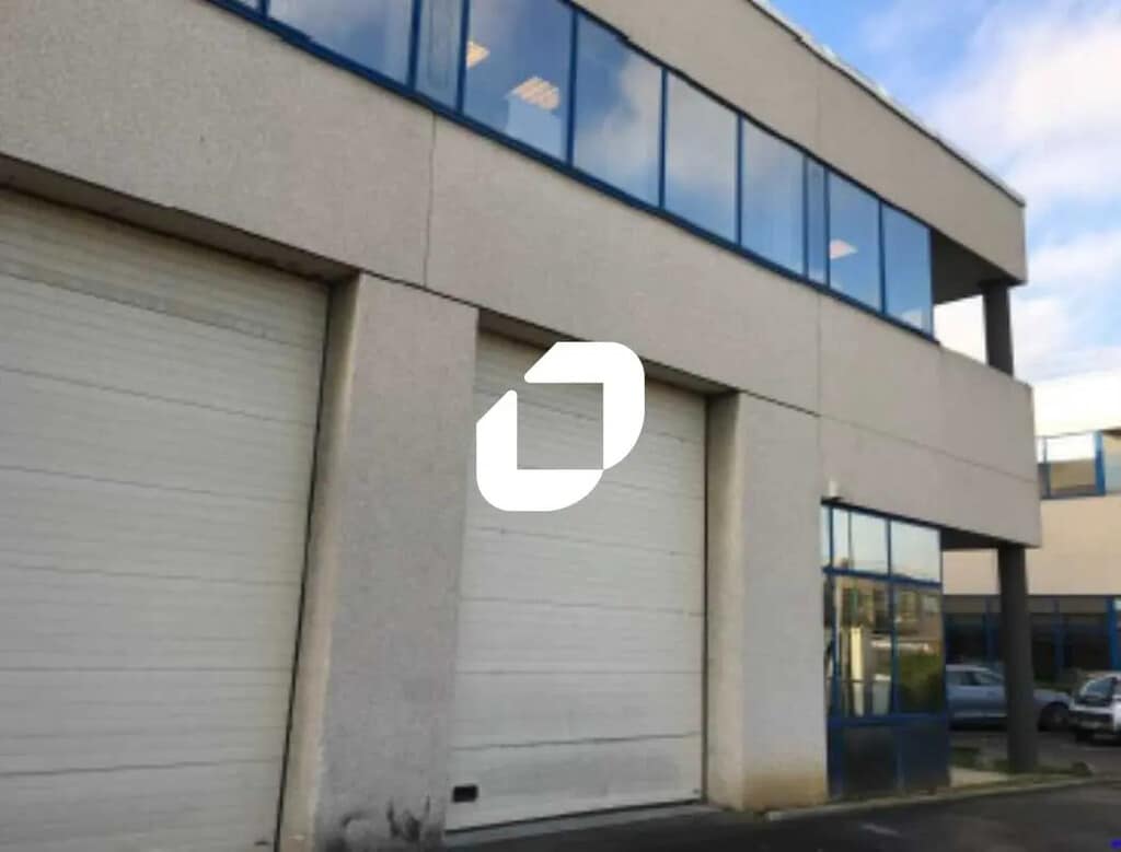 Location Local d'activités 702 m² - Photo 1