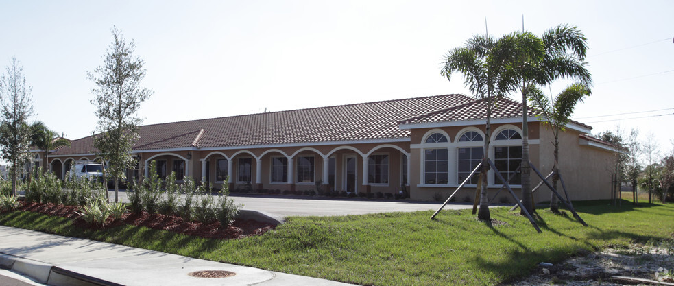 618 SW 3rd St, Cape Coral, FL for sale - Primary Photo - Image 1 of 1