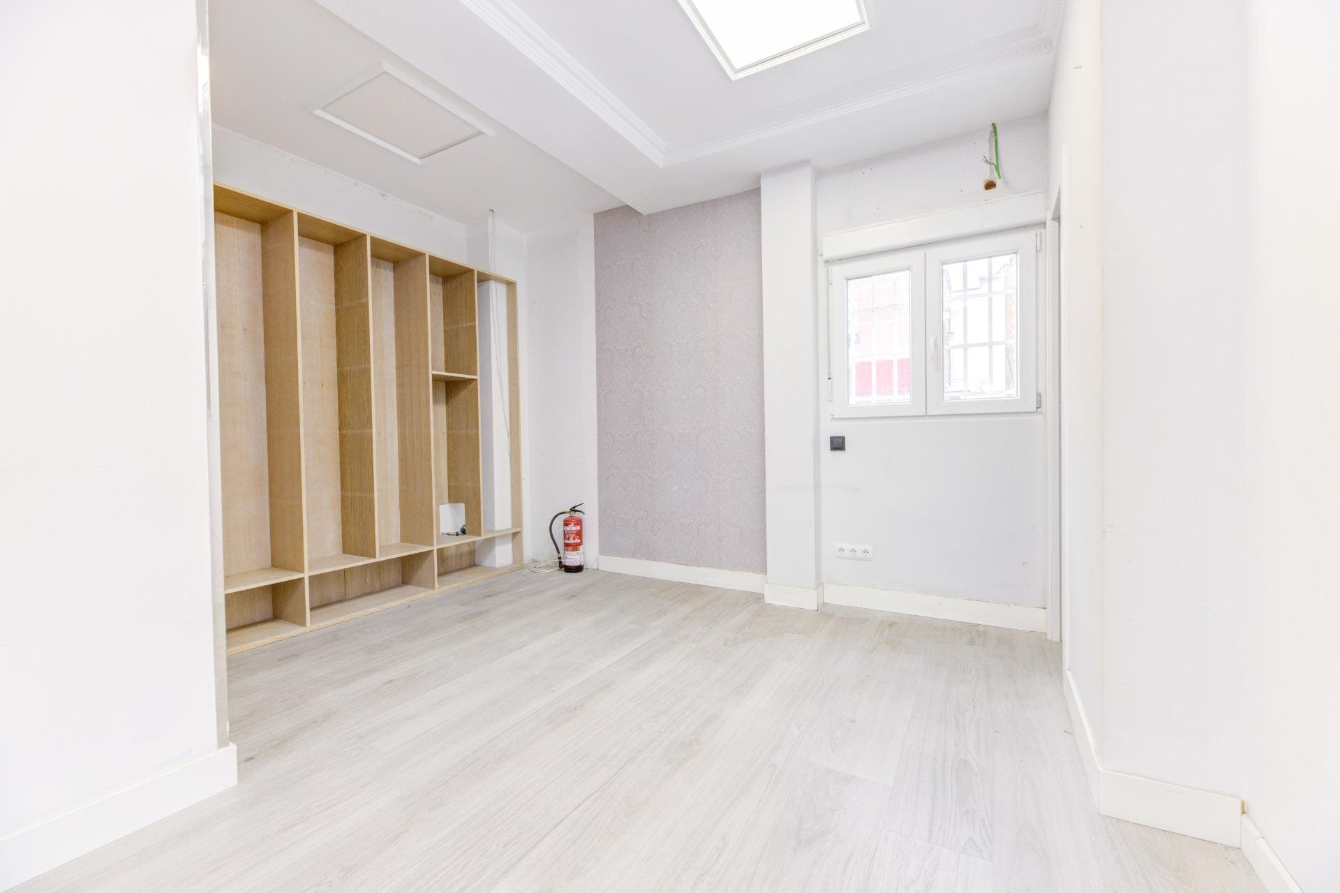 Retail in Madrid, Madrid to rent Interior Photo- Image 1 of 7