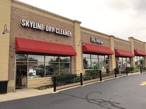 1742-1768 N Milwaukee Ave, Libertyville, IL to rent Building Photo- Image 2 of 3