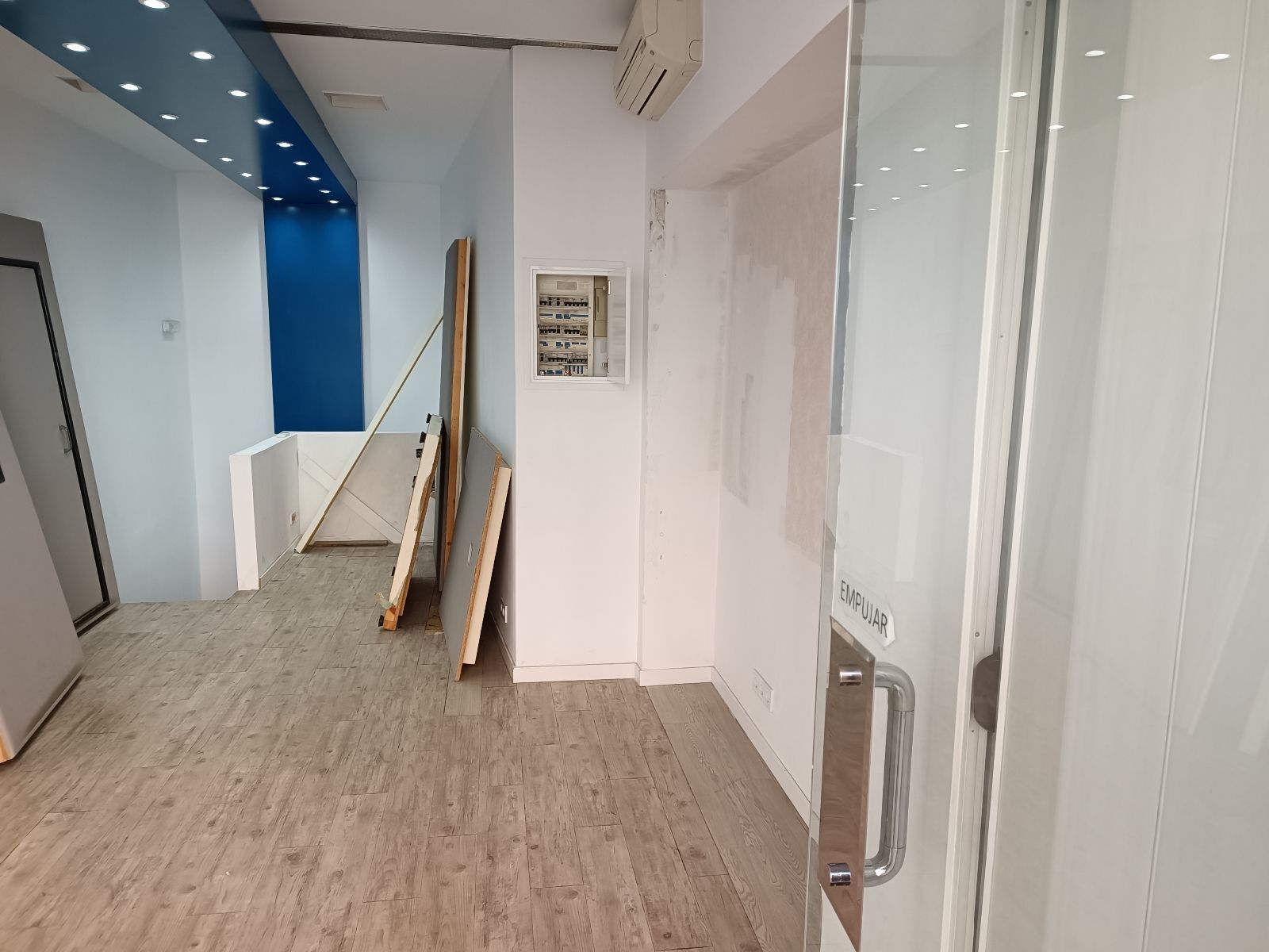 Retail in Madrid, Madrid to rent Interior Photo- Image 1 of 6