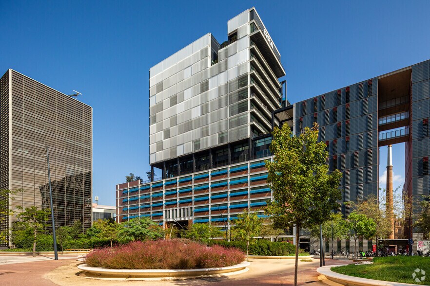 Office in Barcelona, Barcelona to rent - Primary Photo - Image 1 of 2