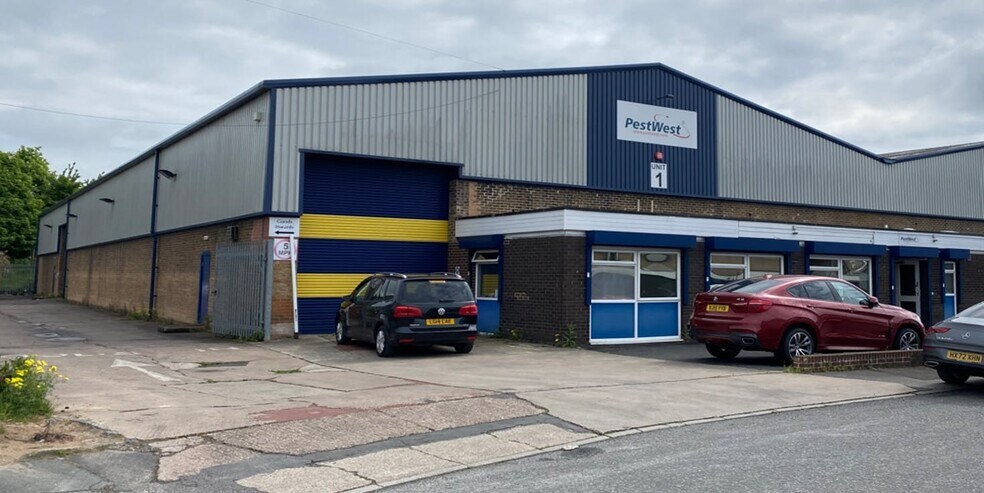 Sandbeds Trading Estate, Ossett to rent - Building Photo - Image 2 of 3