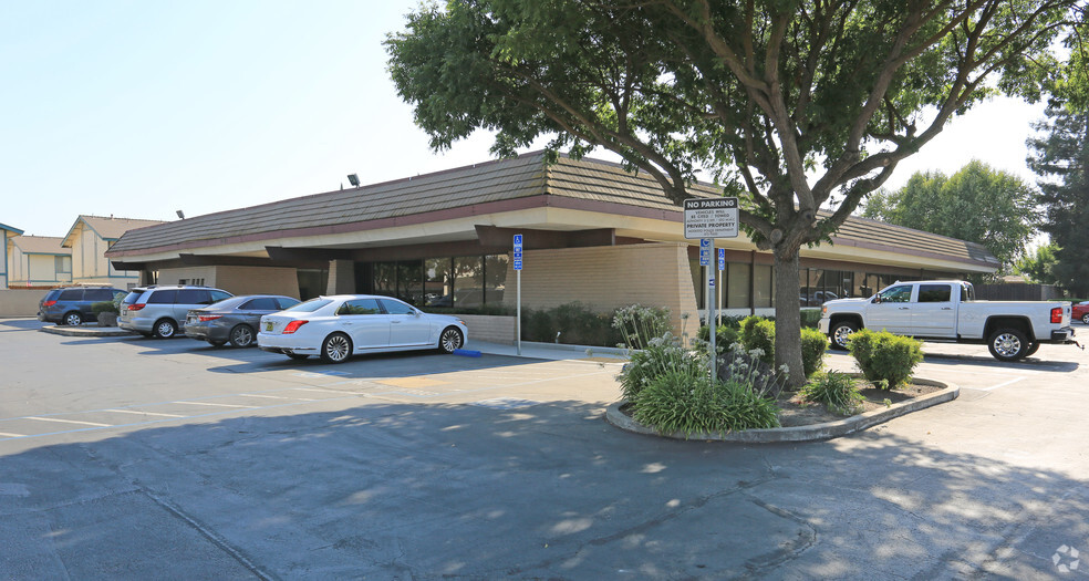 3340 Tully Rd, Modesto, CA for rent - Building Photo - Image 1 of 2