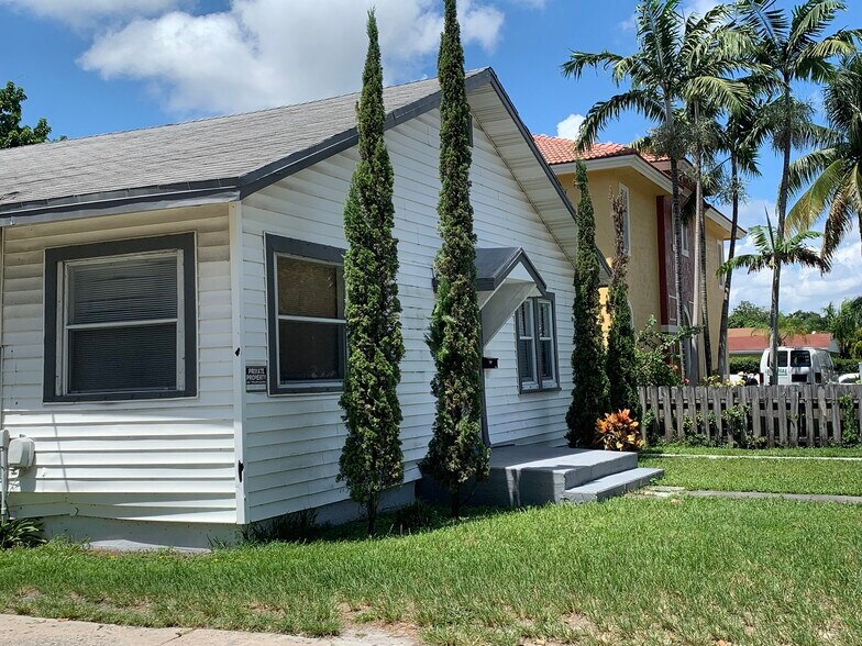 22022204 Van Buren St, Hollywood 33020 UK