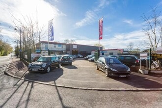 Light Industrial in Yerres to rent Building Photo- Image 1 of 1