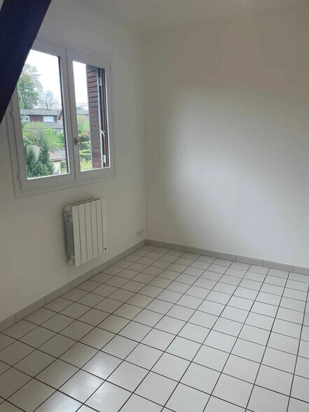 55 Chemin Du Pré Blanc, Massieux to rent - Interior Photo - Image 3 of 7