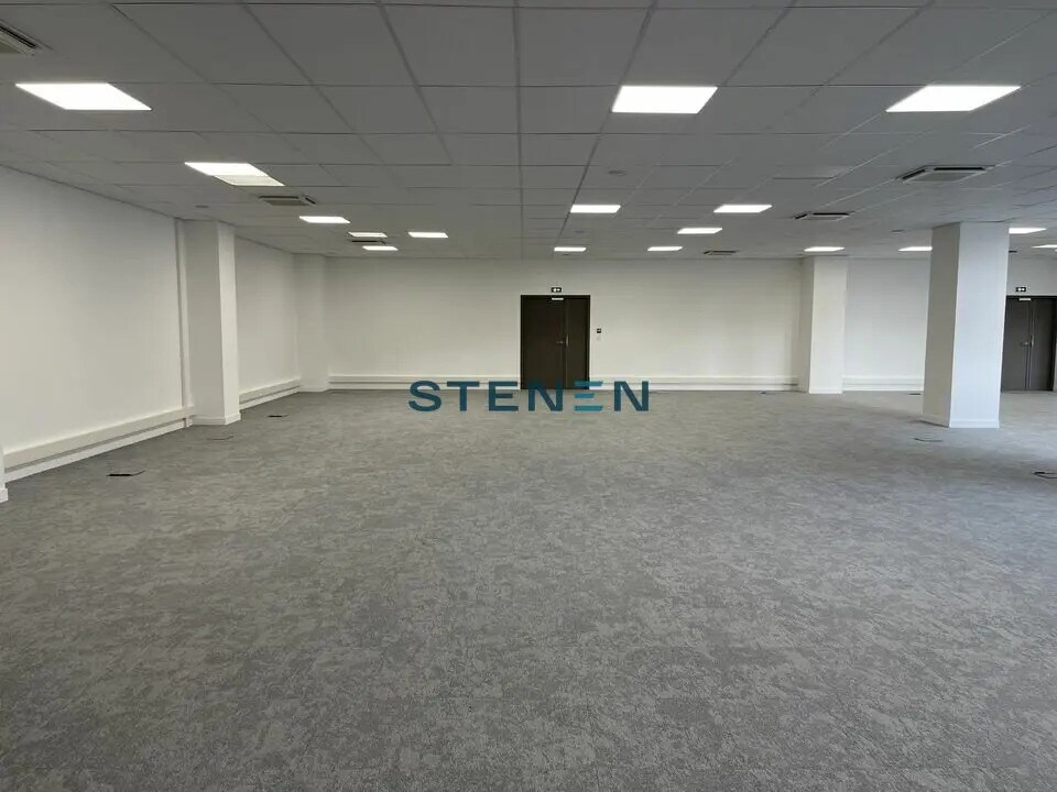 Location Bureaux 330 m² - Photo 1