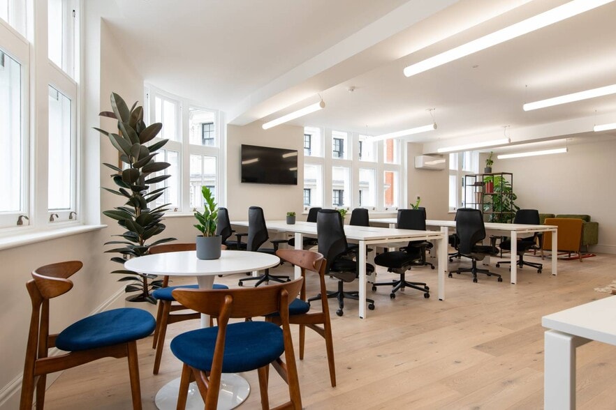 321 Oxford St, London to rent - Building Photo - Image 2 of 14