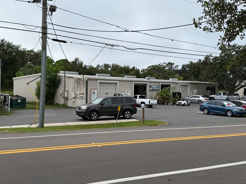 Small Bay Industrial - Safety Harbor portfolio of 3 properties for sale on LoopNet.co.uk - Building Photo - Image 2 of 18