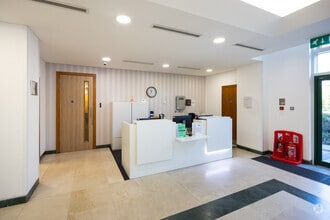 2 Arlington Sq, Bracknell to rent Lobby- Image 2 of 9