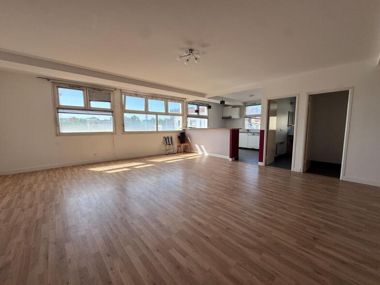 Office in Bagnolet for sale - Interior Photo - Image 1 of 9