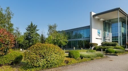 4 Brooklands, Weybridge to rent - Building Photo - Image 3 of 15