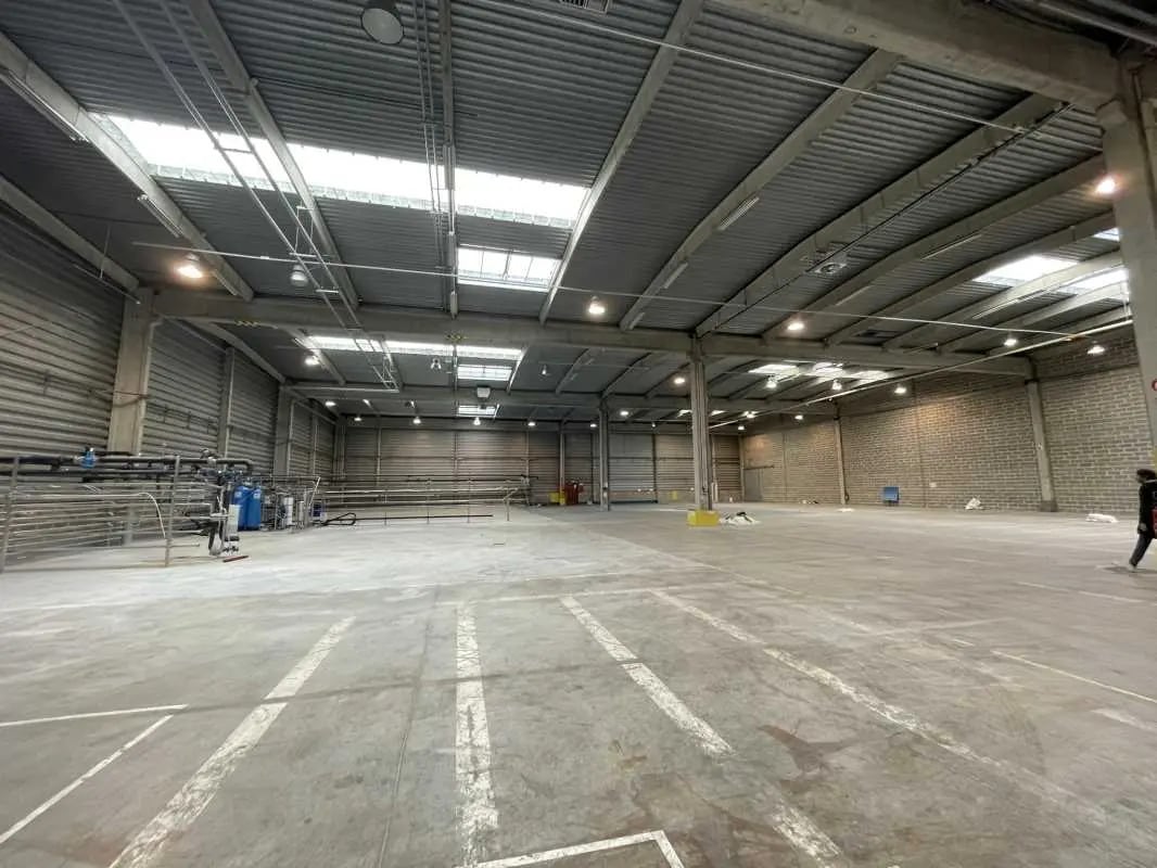 Light Industrial in Sucy-en-Brie to rent Interior Photo- Image 1 of 12