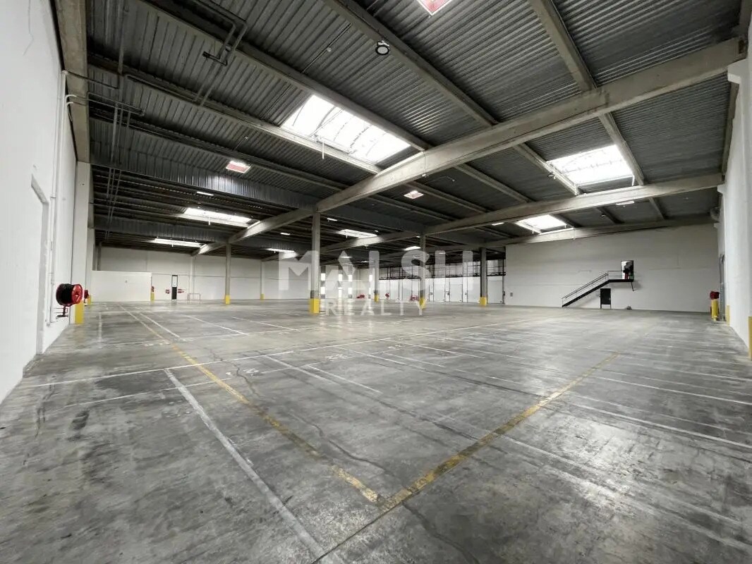 Light Industrial in Corbas to rent Interior Photo- Image 1 of 10
