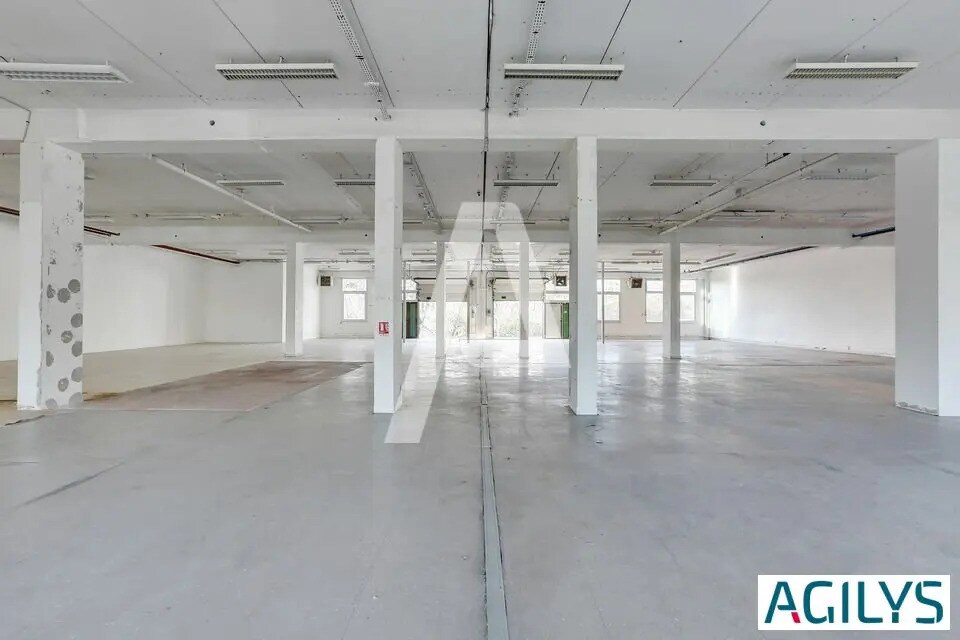 Light Industrial in Les Ulis to rent Building Photo- Image 1 of 6