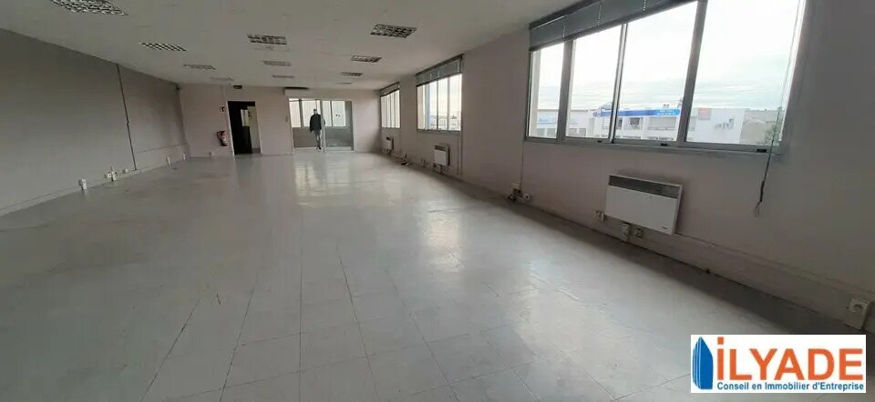 Office in Vitrolles to rent - Building Photo - Image 2 of 5