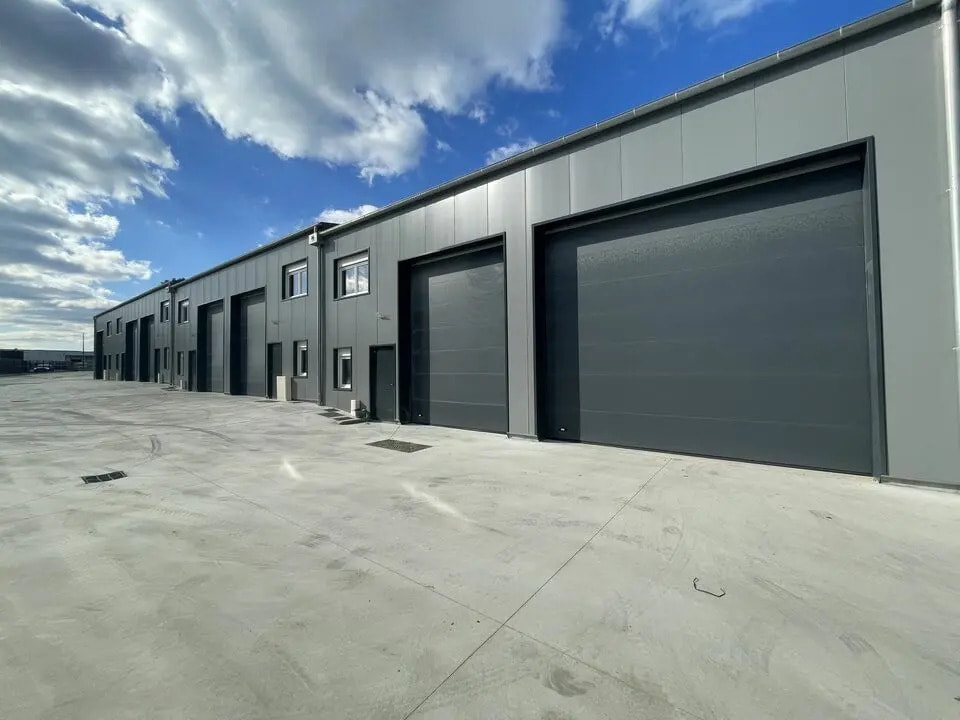 Location Entrepôt 121 m² à 1 730 m² - Photo 1