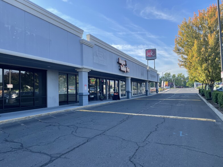 200-293 E Barnett Rd, Medford, OR for rent - Building Photo - Image 1 of 5