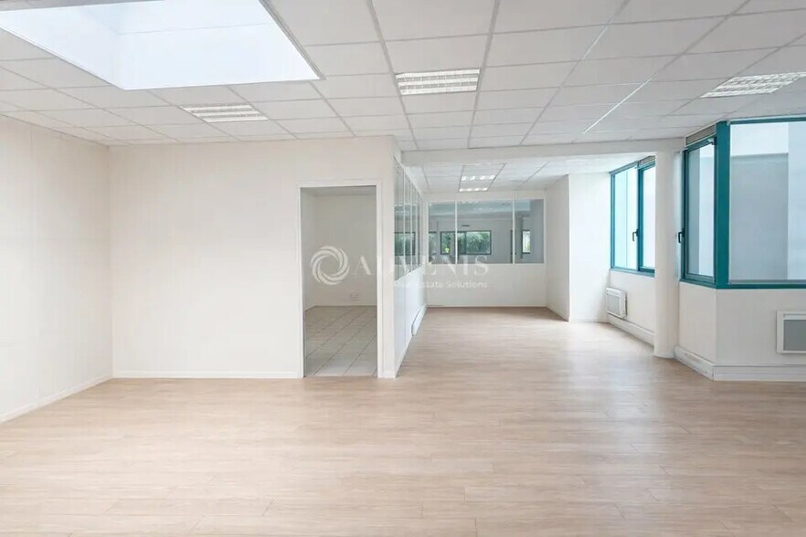 Office in Lille to rent - Building Photo - Image 2 of 6