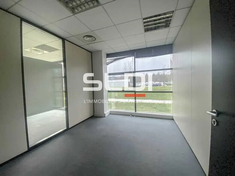 Allée Des Parcs, Saint-Priest to rent - Interior Photo - Image 3 of 6