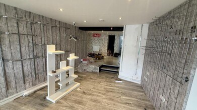 34 Middle St, Brixham to rent Interior Photo- Image 2 of 3