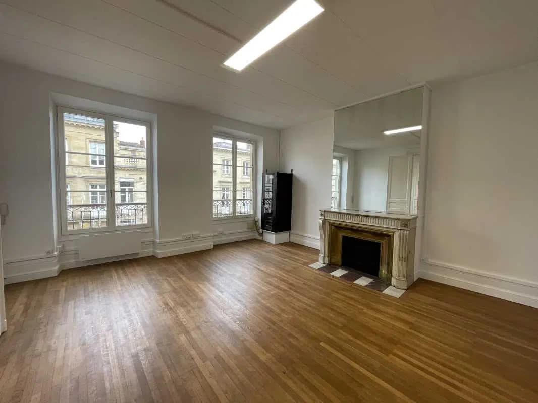 Office in Bordeaux to rent Interior Photo- Image 1 of 11