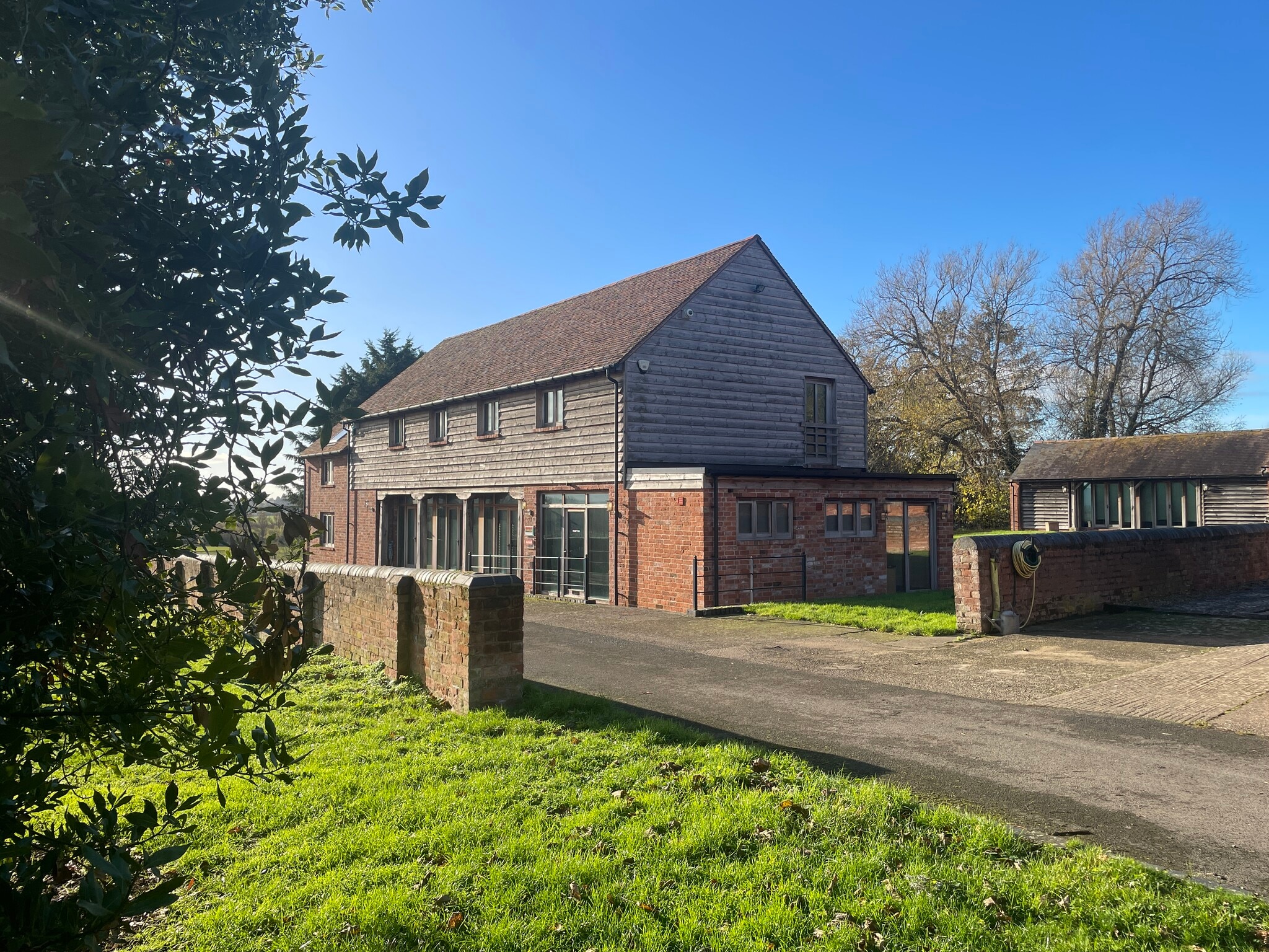 Mythe Rd, Tewkesbury to rent Building Photo- Image 1 of 6