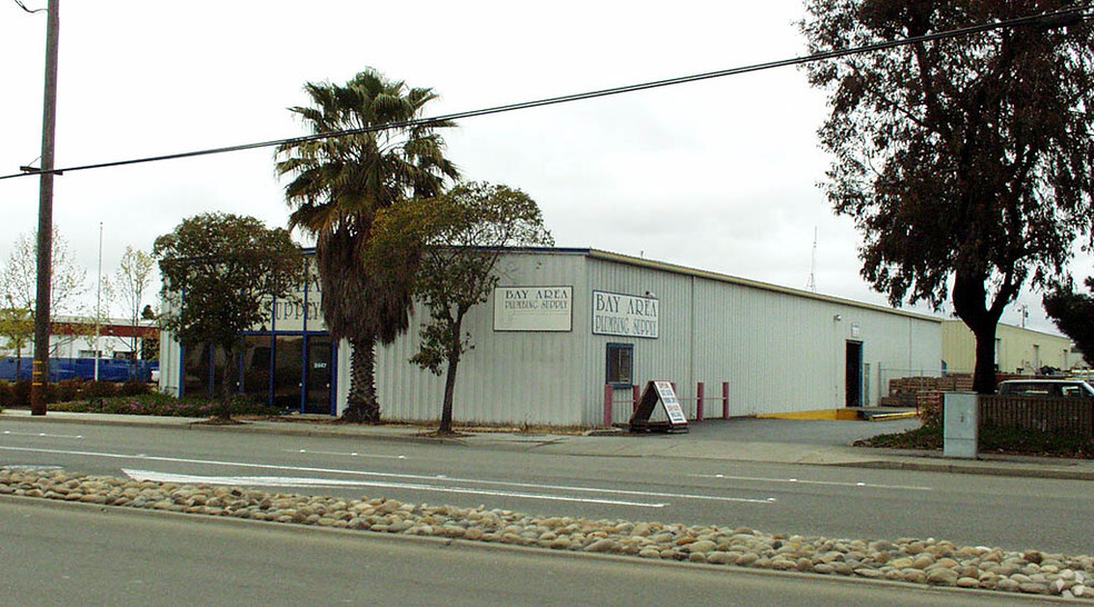 2447 Industrial Pky W, Hayward, CA for rent - Building Photo - Image 2 of 8