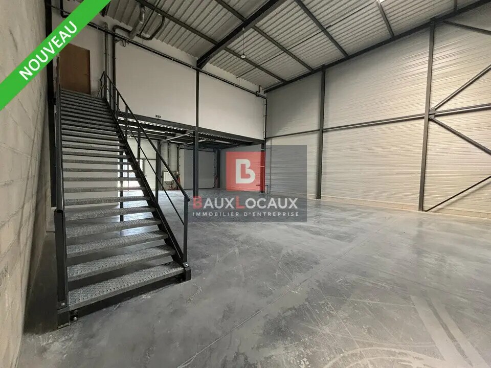 Location Local d'activités 310 m² - Photo 1