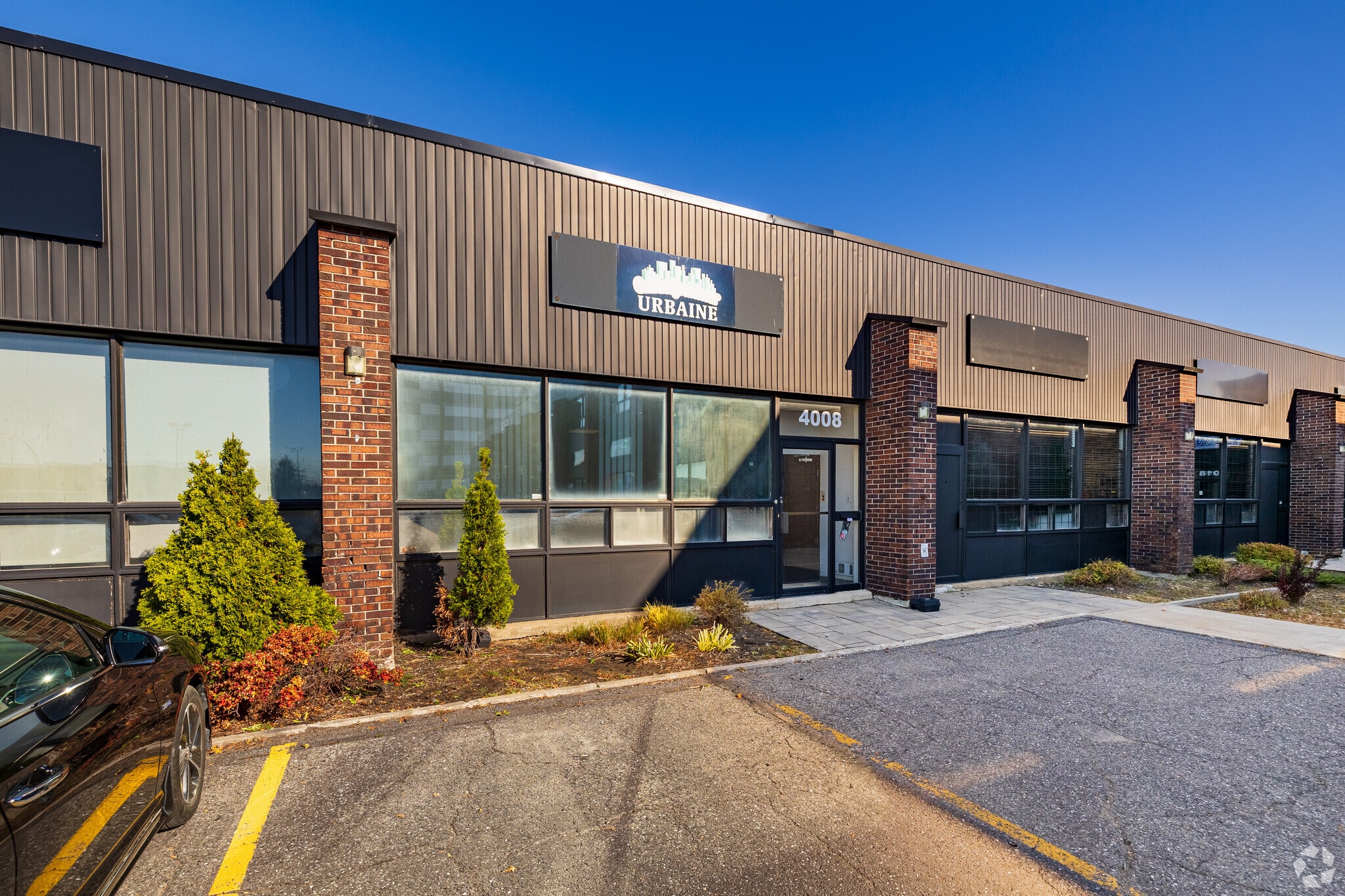 4000-4036 Boul De La Côte-Vertu, Montréal, QC to rent Building Photo- Image 1 of 3