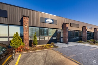 4000-4036 Boul De La Côte-Vertu, Montréal, QC to rent Building Photo- Image 1 of 3