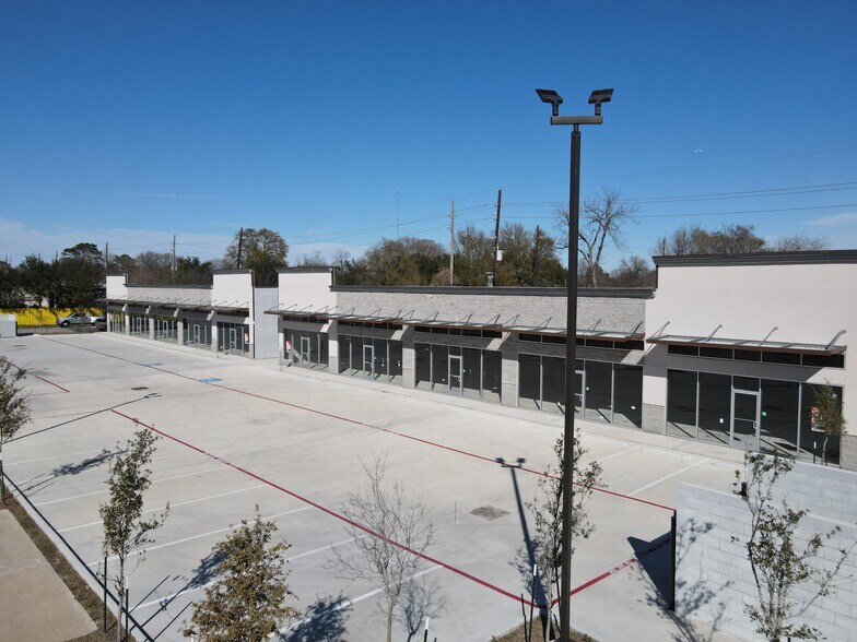 5520 Gessner Rd, Houston, TX for rent - Building Photo - Image 1 of 24