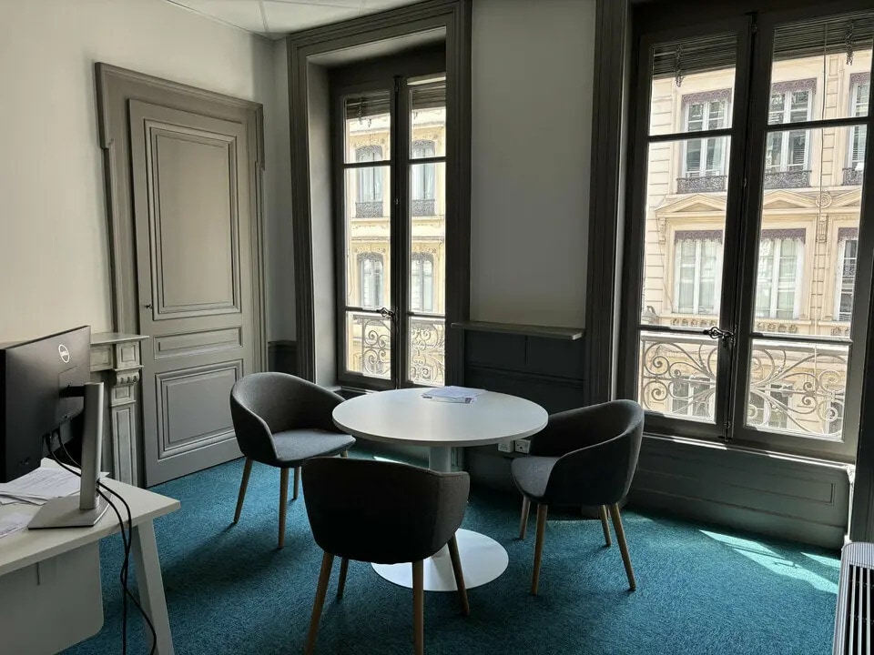 Office in Lyon to rent Interior Photo- Image 1 of 12
