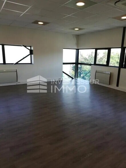 Office in Lognes to rent - Building Photo - Image 3 of 3