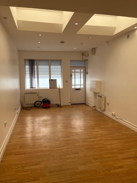 486 Hornsey Road, London to rent - Interior Photo - Image 2 of 4