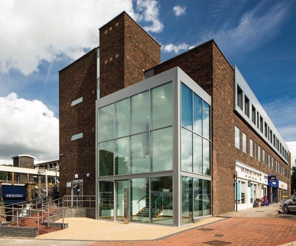 Station Appr, West Byfleet to rent Building Photo- Image 1 of 8