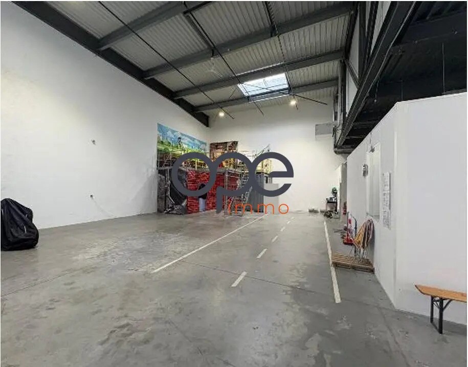 Industrial in Villeneuve-la-Garenne to rent Building Photo- Image 1 of 4