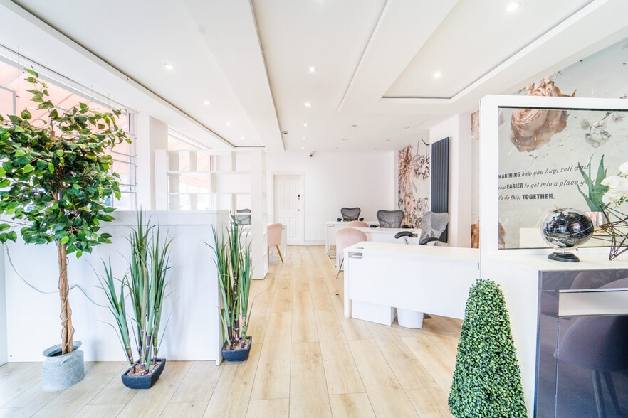 Northfield Av, London to rent - Interior Photo - Image 3 of 7