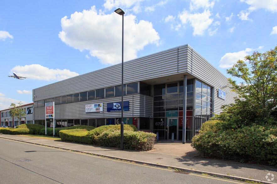 672 Spur Rd, Feltham for sale - Primary Photo - Image 1 of 1