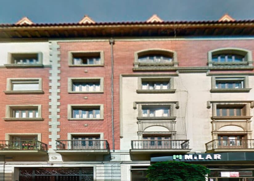 Calle Arzobispo Guisasola, 38, Oviedo, Asturias to rent - Primary Photo - Image 1 of 1