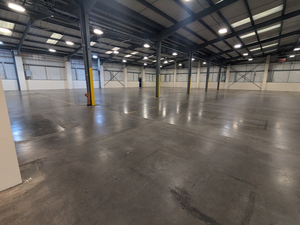 13-14 Oldington Trading Estate, Kidderminster to rent Interior Photo- Image 1 of 2