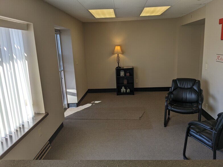 1808-1820 Brackett Ave, Eau Claire, WI for rent - Interior Photo - Image 3 of 20