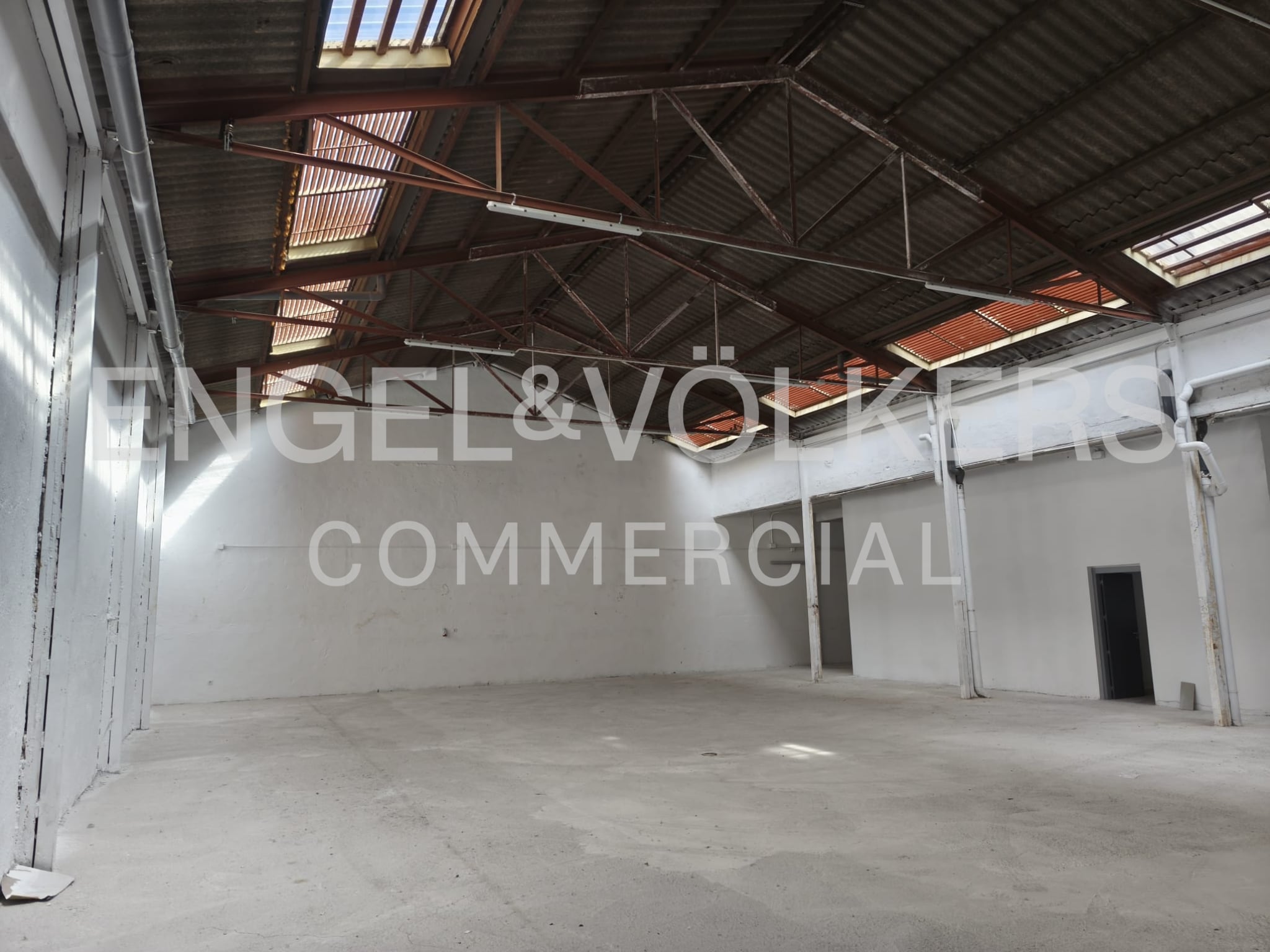 Retail in Madrid, Madrid to rent Interior Photo- Image 1 of 5