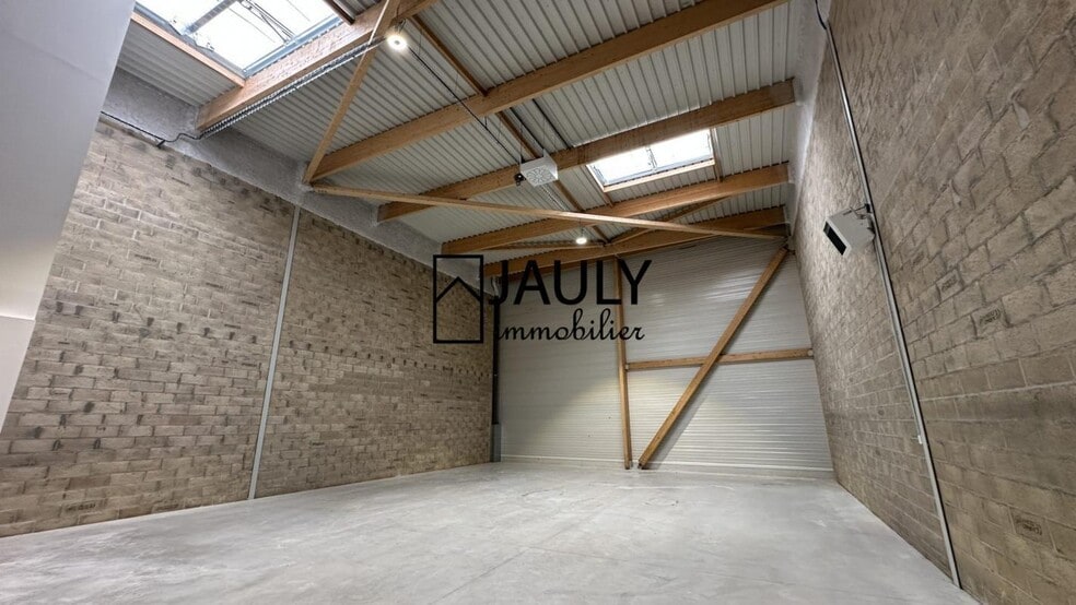 Industrial in Chessy to rent - Building Photo - Image 2 of 8